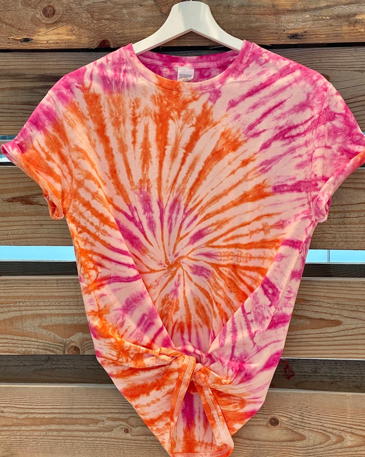 Kutaweav  adult unisex tie dye t-shirt.