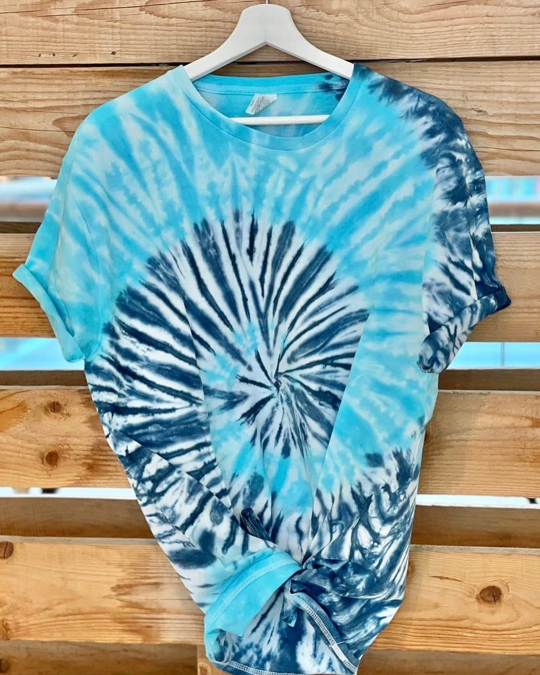 Kutaweav  adult unisex tie dye t-shirt.