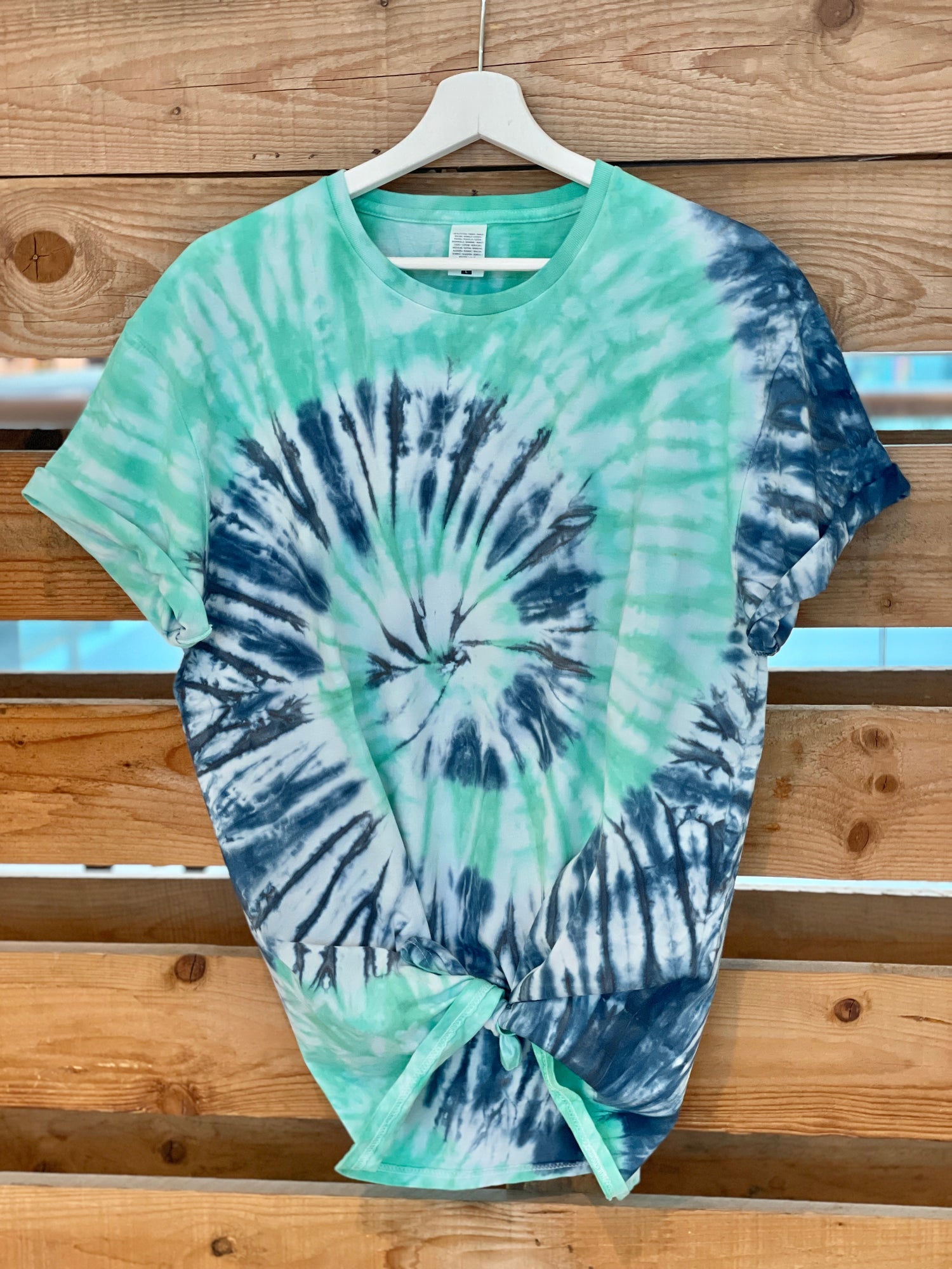 Kutaweav  adult unisex tie dye t-shirt.